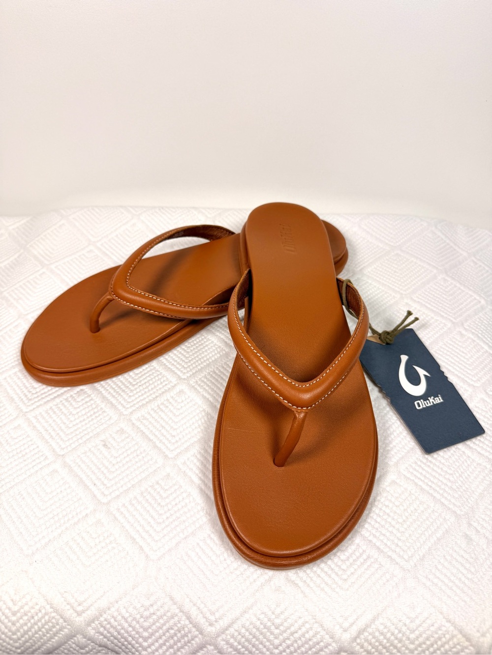 NWT OluKai Tiare Women's 11 Brown Leather Thong Beach Sandals Flip Flops